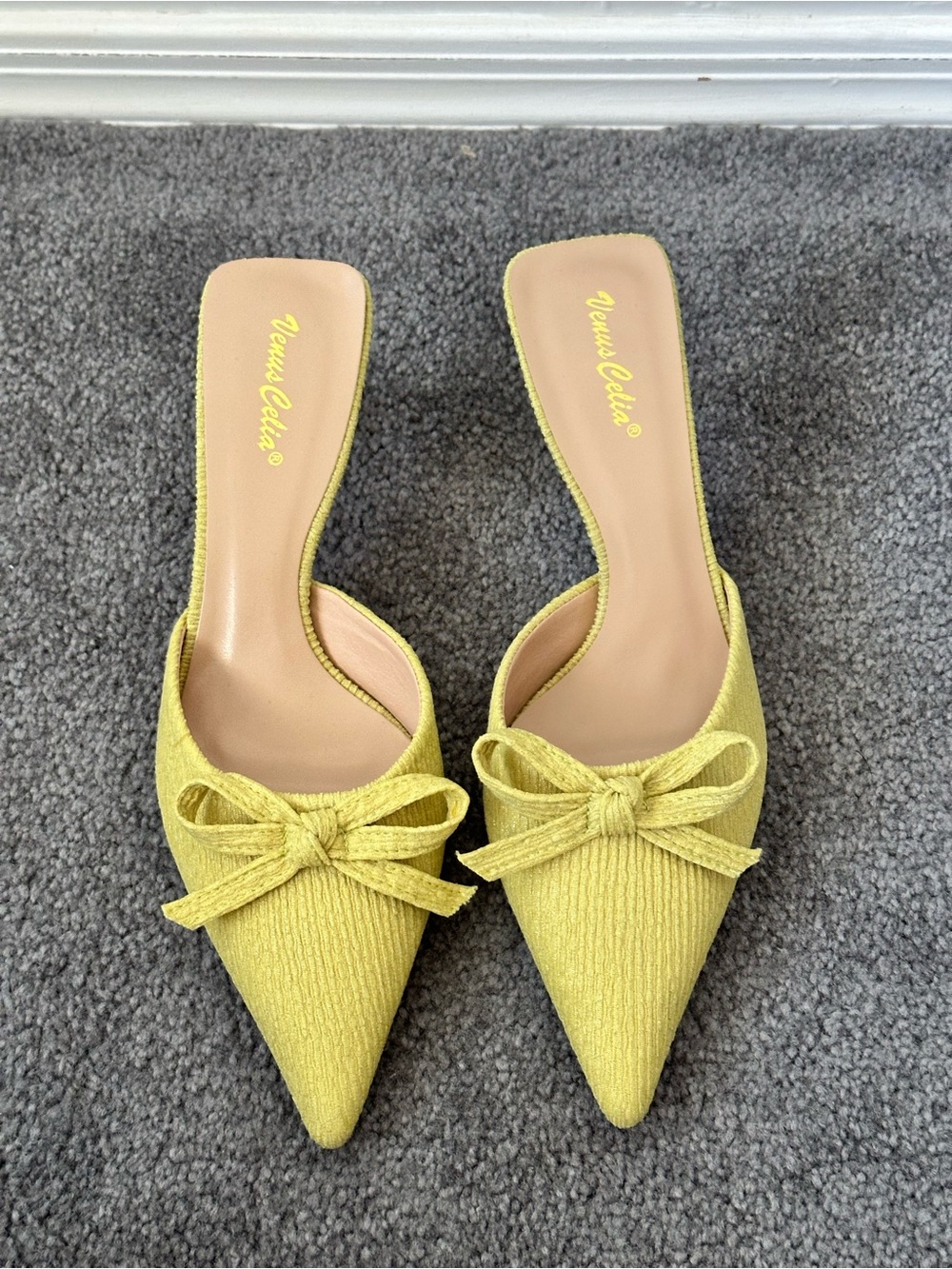 Chartreuse kitten heel - Picture 2 of 2